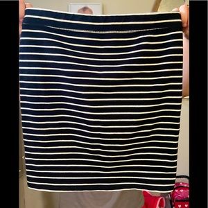 Old Navy black/white striped skirt